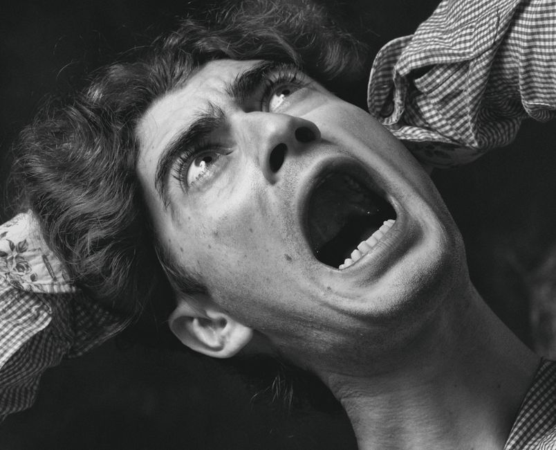 Person looking energetic and restless, illustrating manic or hypomanic symptoms